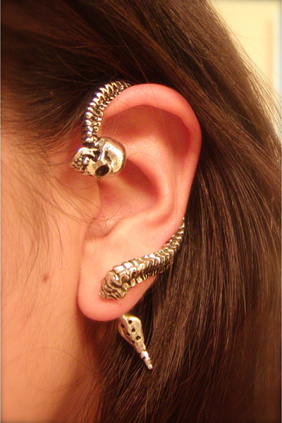 earring wiht skull from chictopia