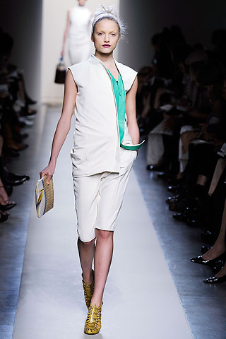 Bottega Veneta spring summer 2010 - shocks of bright colours combined with pale skin tones gives a modern sophistication